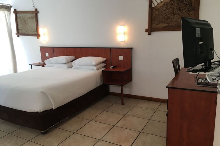 Room 9 of 26