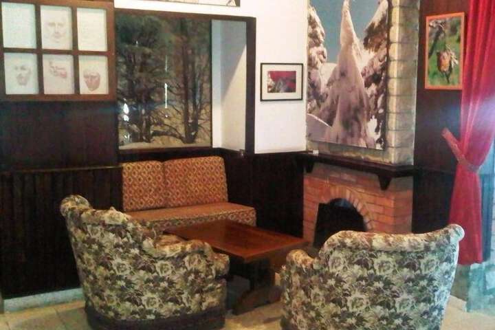 Lounge 57 of 84