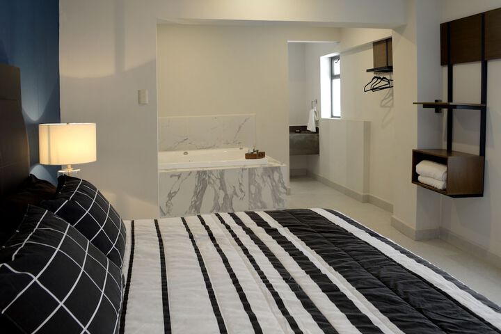 Room 5 of 89