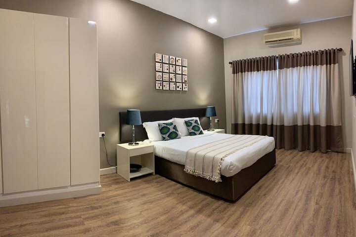 Room 27 of 223
