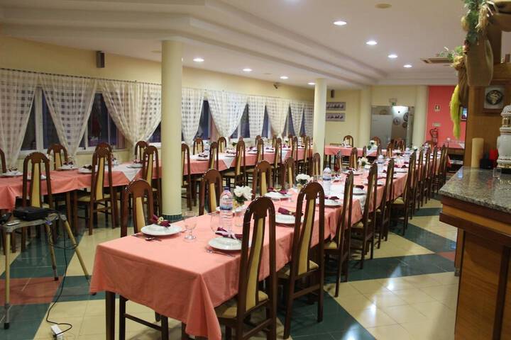 Dining 33 of 46