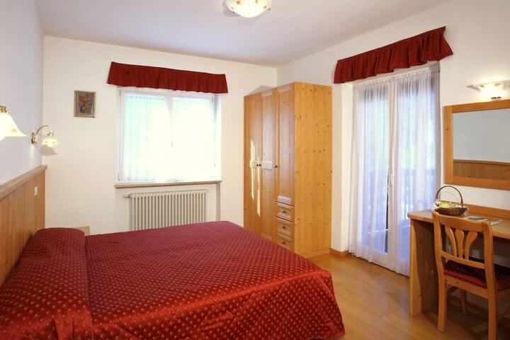 Room 14 of 33