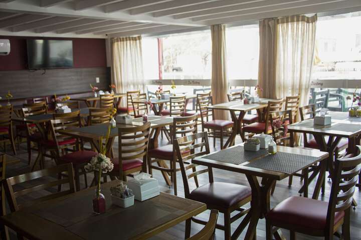 Dining 82 of 110