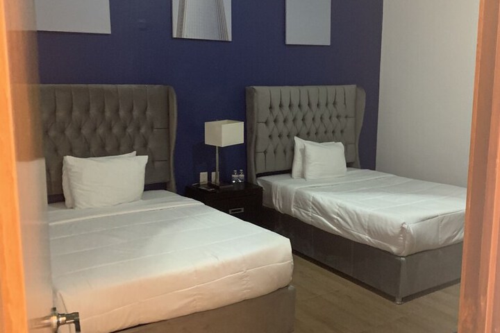 Room 8 of 37