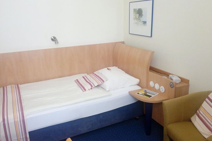 Room 8 of 24