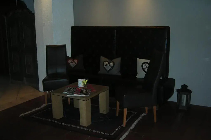 Room 7 of 13