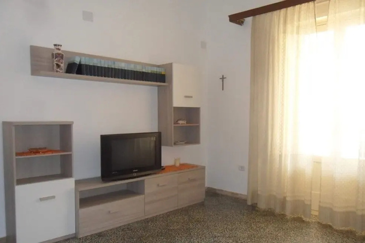 Room 6 of 11
