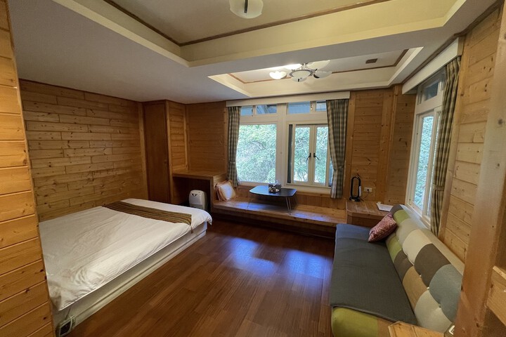 Room 13 of 73