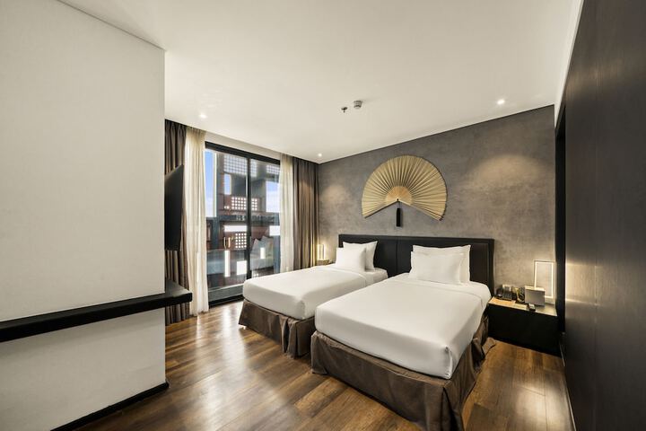 Room 30 of 80