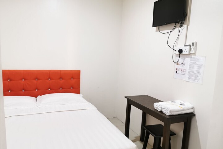 Room 19 of 33