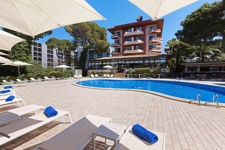 Hotel Pool