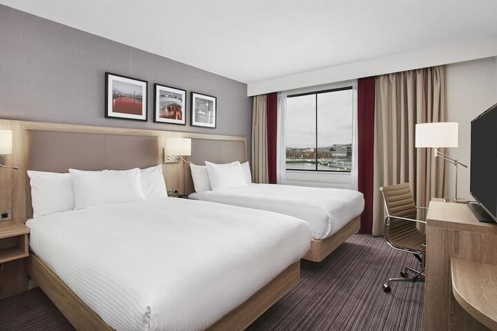 Room 28 of 102