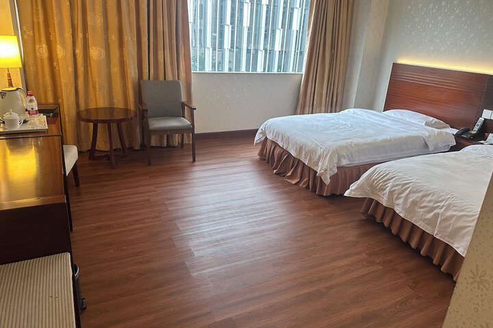 Room 15 of 33