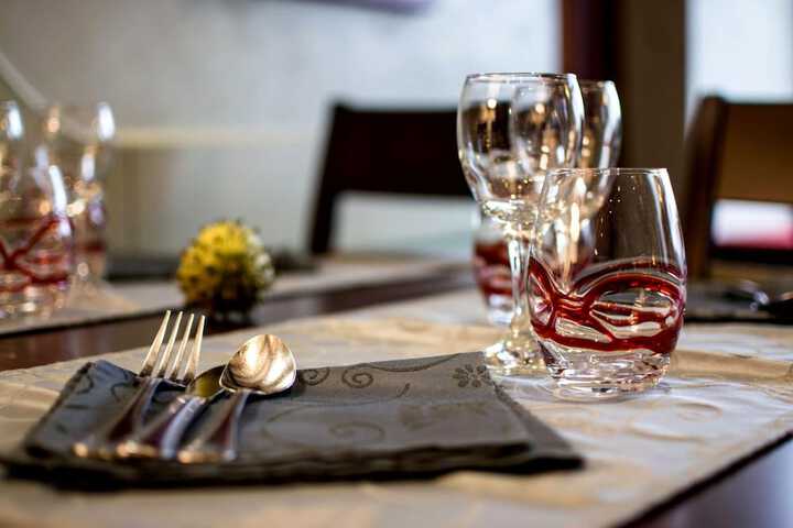 Dining 30 of 53