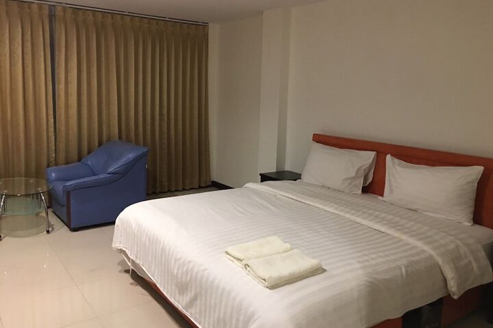 Room 33 of 68