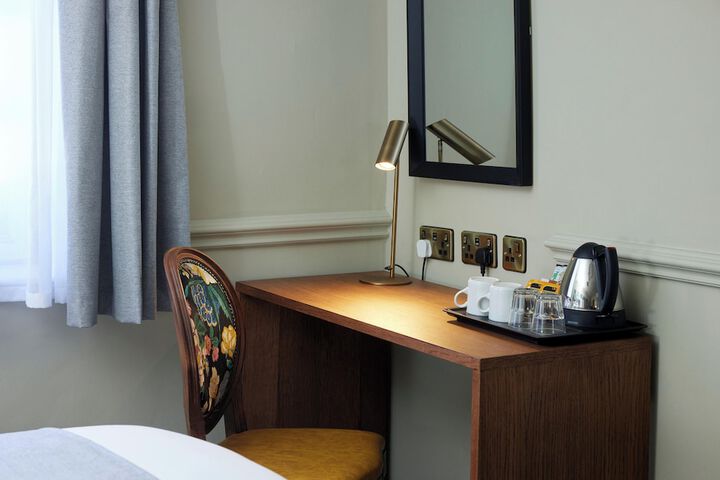Room 13 of 37