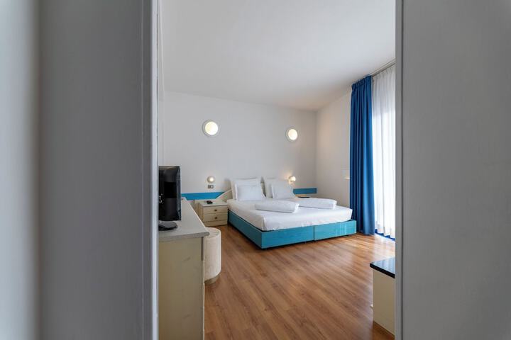 Room 38 of 104