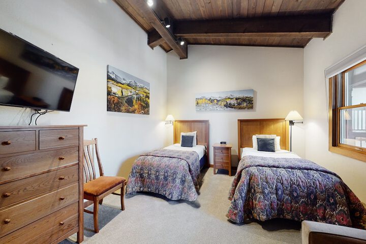 Room 4 of 1000