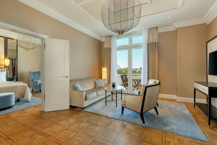 Room 52 of 154