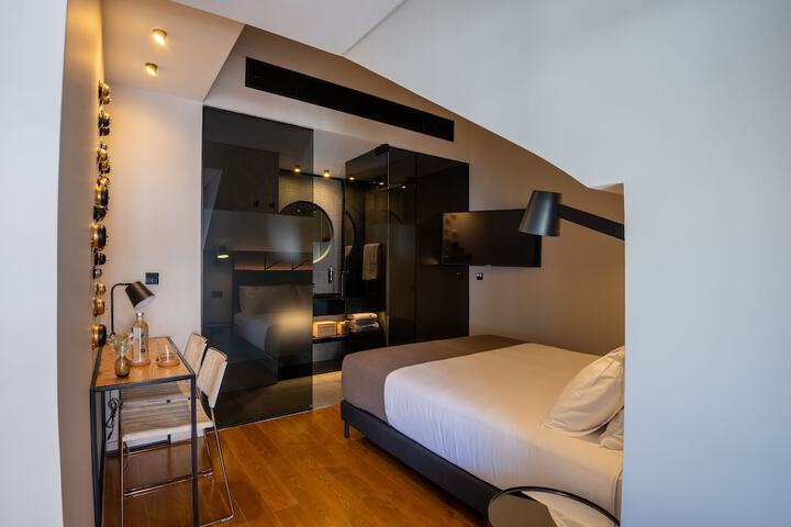 Room 27 of 71