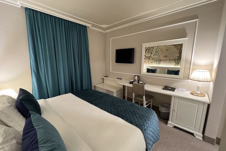 Room 72 of 164