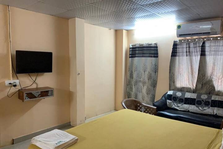 Room 4 of 15