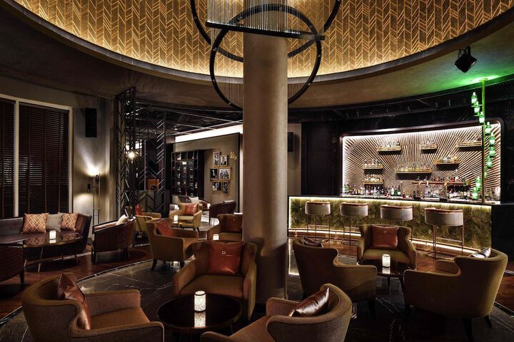 Lounge 92 of 107