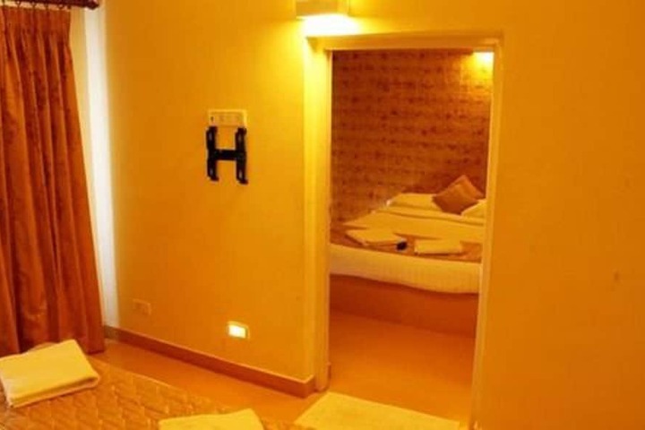 Room 13 of 33