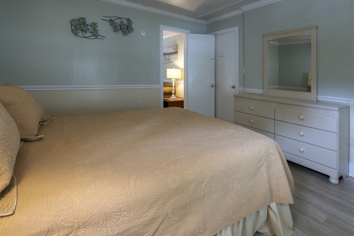 Room 166 of 309