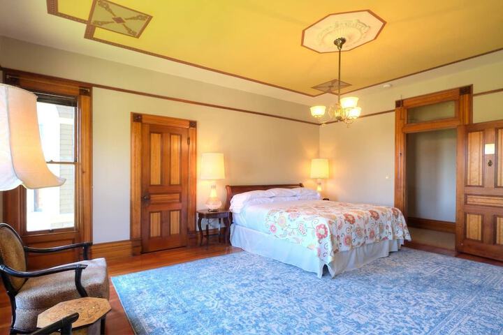 Room 9 of 21