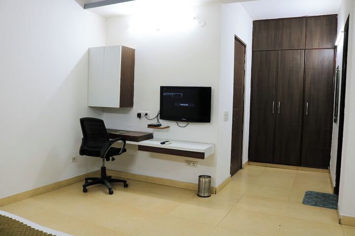 Room 5 of 15