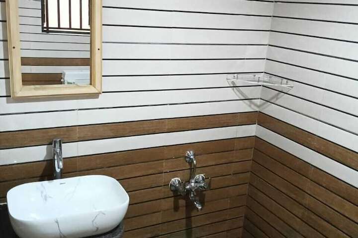 Room 4 of 12