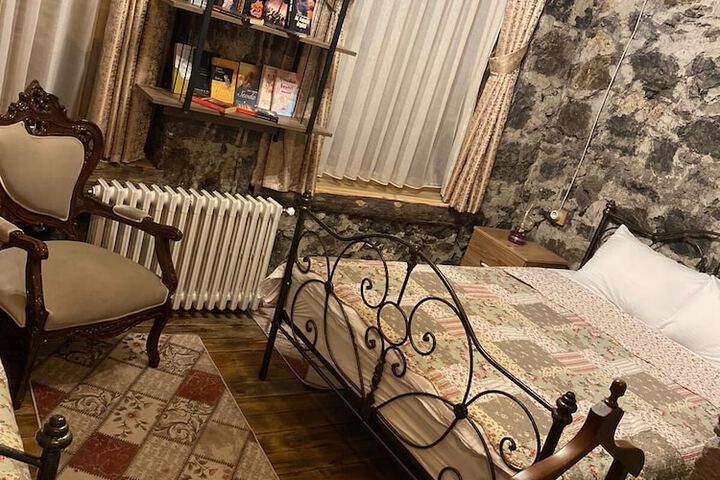 Room 8 of 22