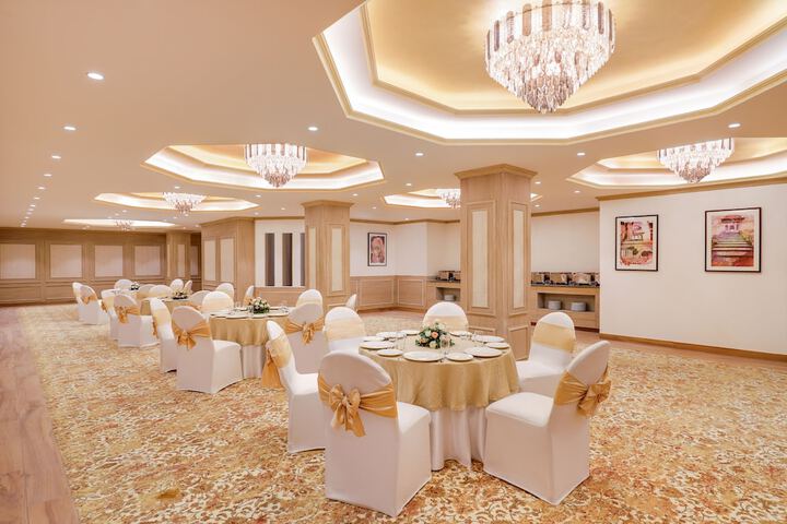 Ballroom/Hall 55 of 60