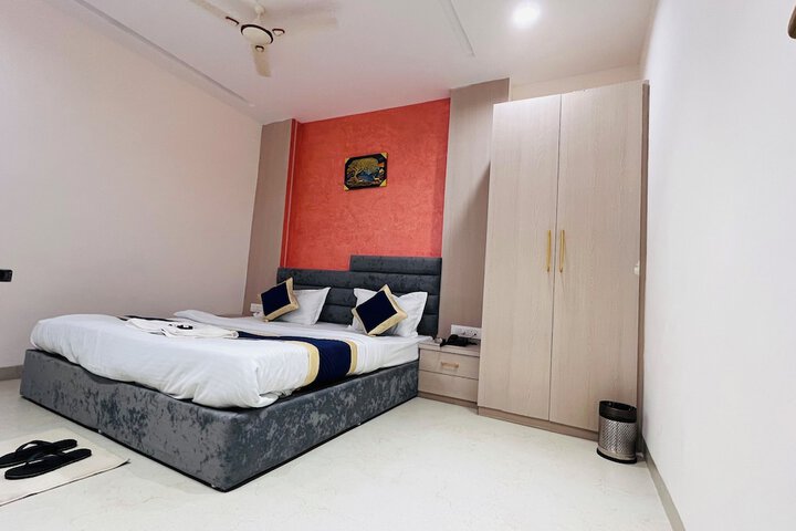 Room 27 of 81