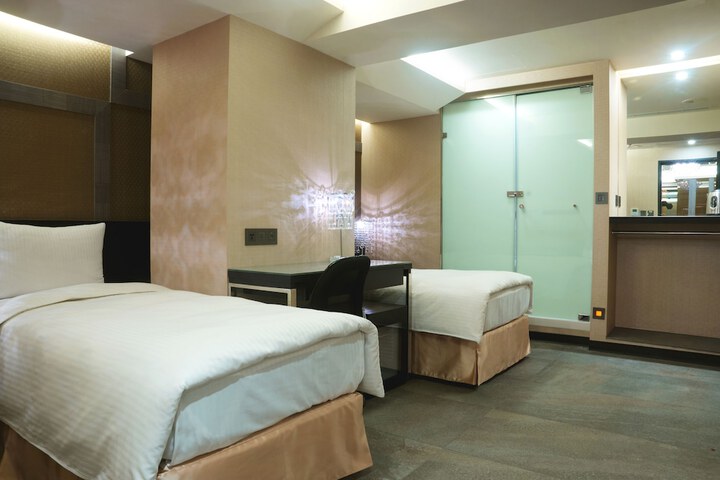 Room 27 of 60