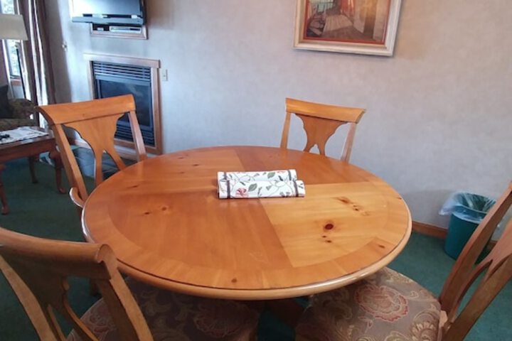 Room 4 of 128