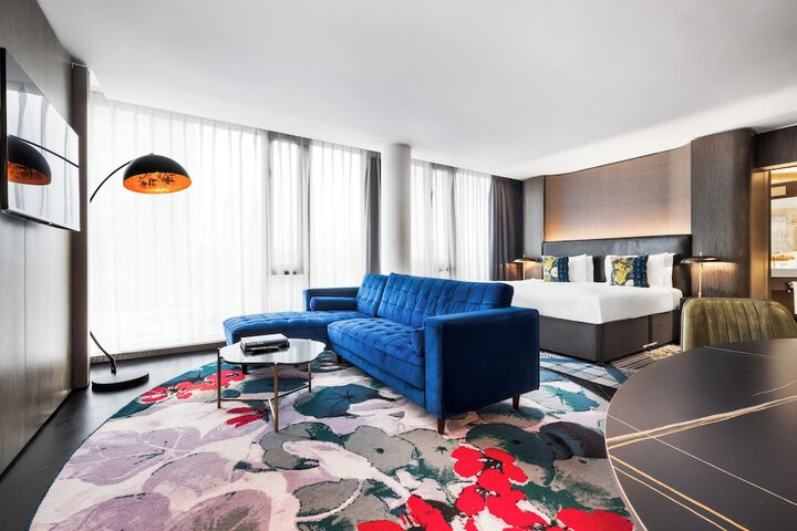 Room 42 of 94