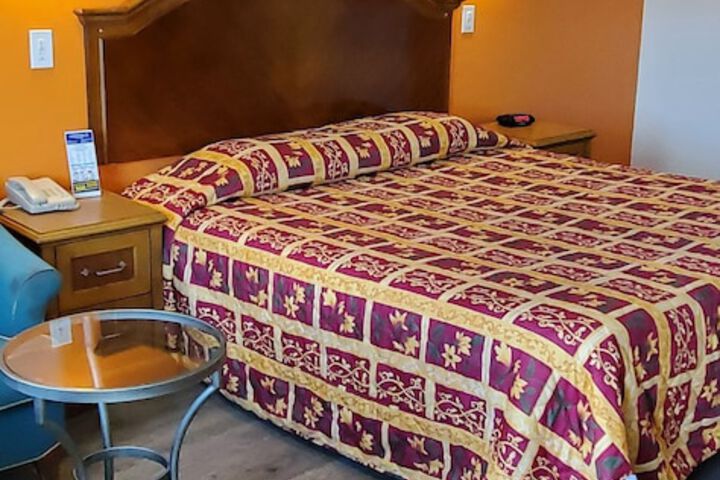 1 King Bed (50 of 65)