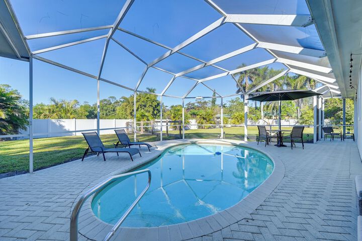 Naples Duplex Home w / Private Pool & Lanai!