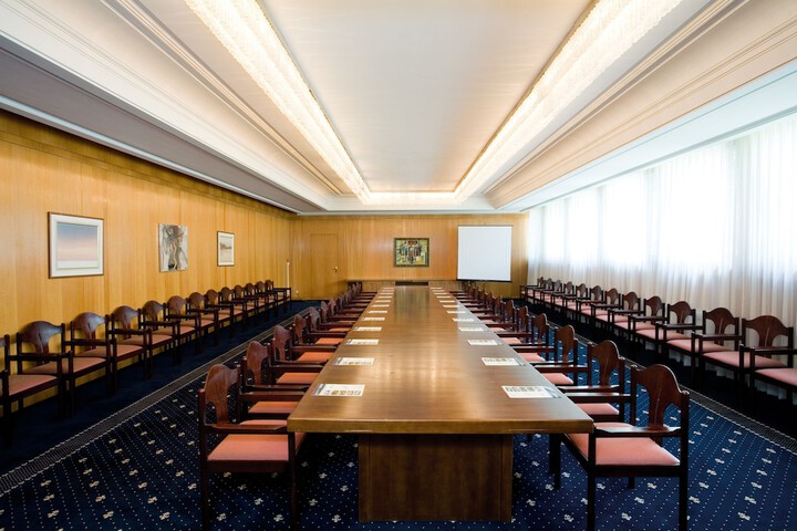 Business Center 23 of 26