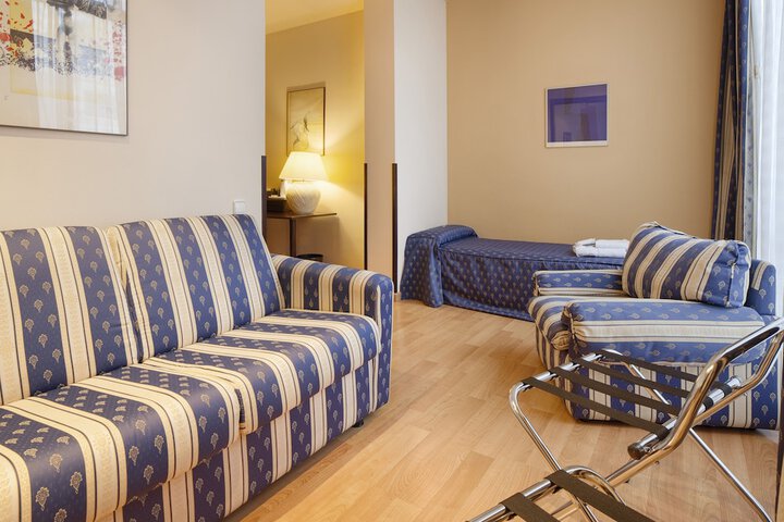 Room 10 of 51