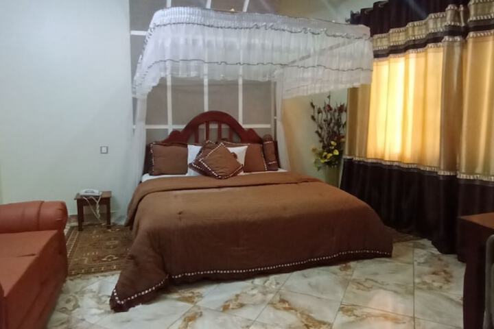 Room 25 of 76