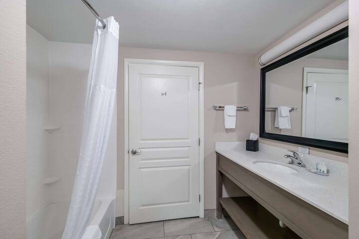 Room 28 of 41