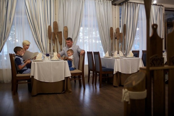 Dining 72 of 122