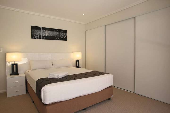 Room 10 of 127