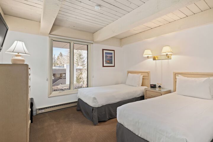 Room 25 of 193