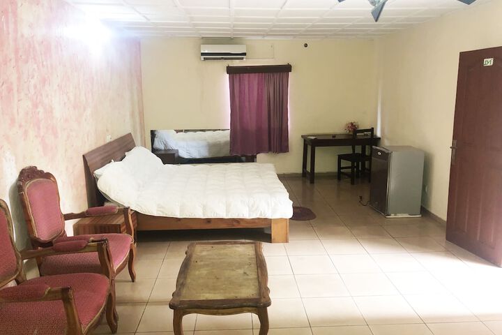 Room 10 of 13