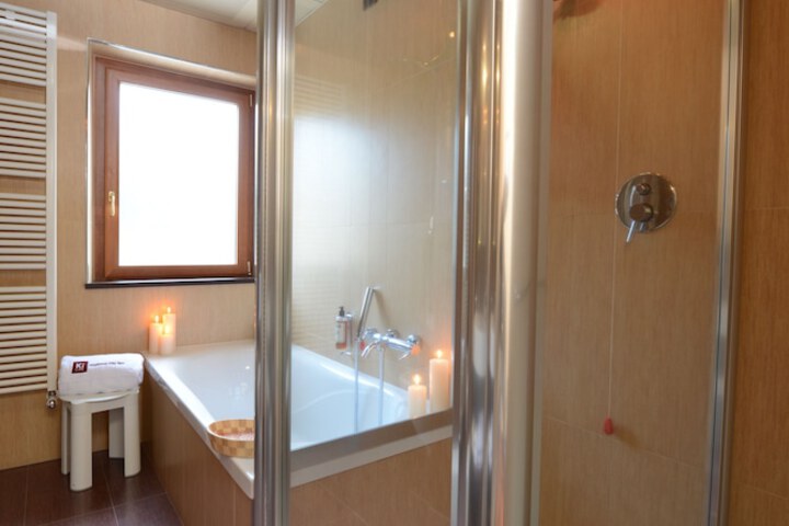 Room 8 of 15