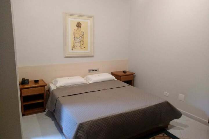 Room 18 of 43